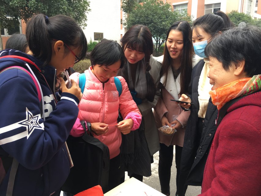 陈延秀老师进行现场教学