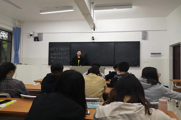 2017级会展经济与管理班开展“青年大学习”线下活动